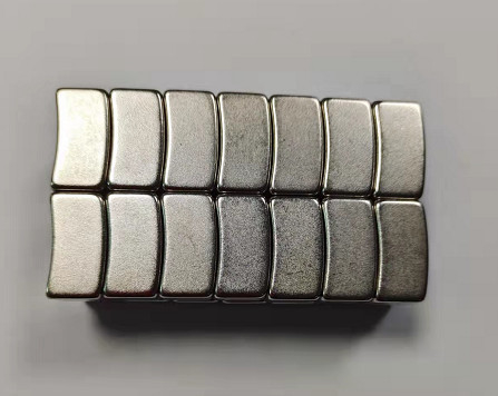 kupować Zakrzywione łukowo magnesy neodymowe N48 do silnika BLDC R52.4 X R41.3 X 25 MM online manufacture
