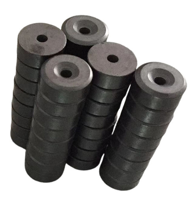 kupować Niestandardowy ceramiczny ferrytowy magnes Y30BH z wpuszczanym otworem D15,2 X H6 X d3,2 X d8 online manufacture