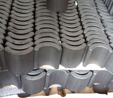kupić Magnes ferrytowy klasy Y30 Y40 w kształcie łuku do zastosowań silnikowych - niestandardowy twardy magnes ceramiczny online manufacture