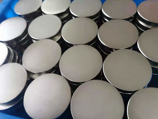 kupować Małe cienkie niestandardowe magnesy neodymowe Mocny okrągły płaski magnes Ndfeb 15 mm x 1 mm online manufacture